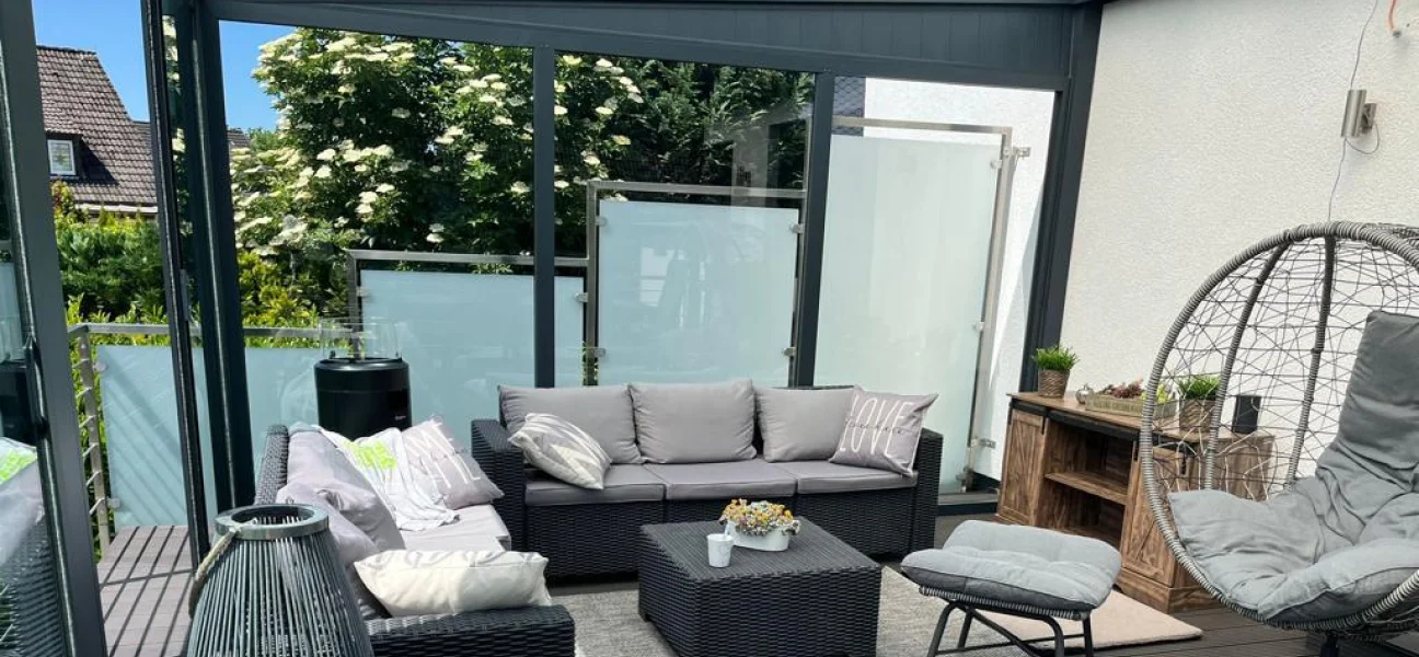 Sommergarten mit Fenster