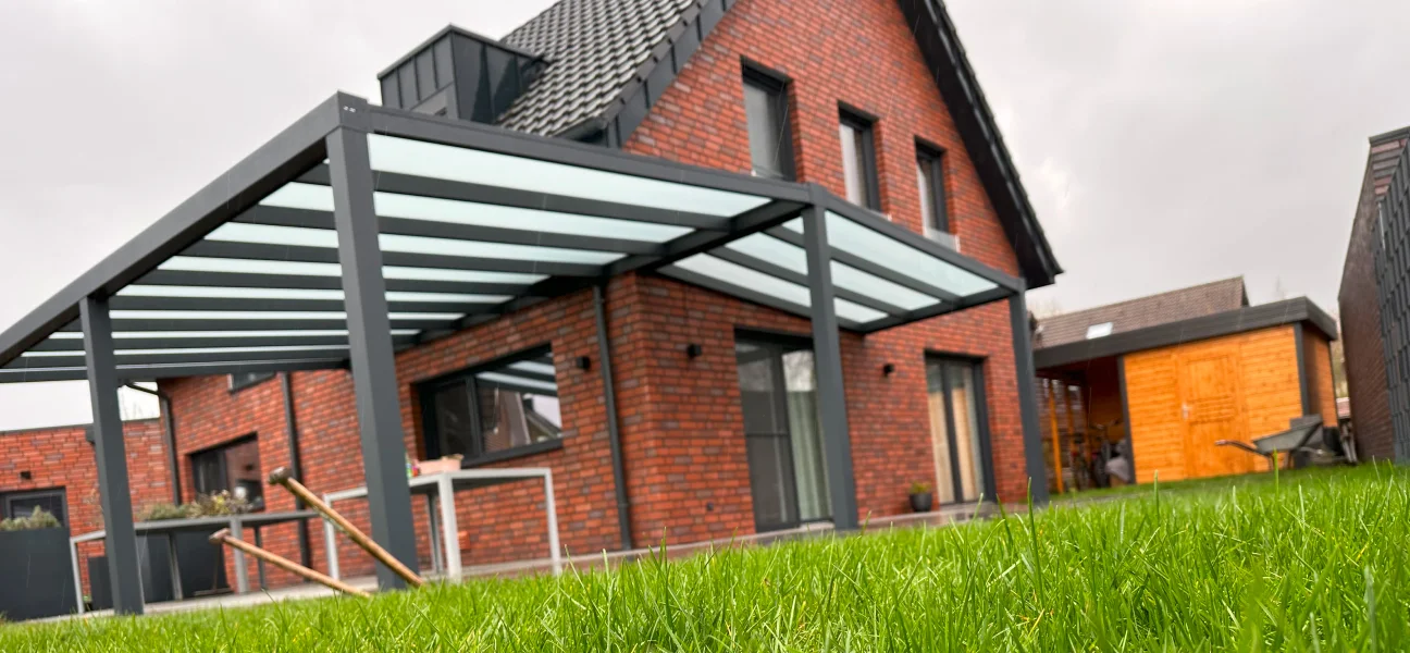 Terrassenüberdachung mit Milchglas